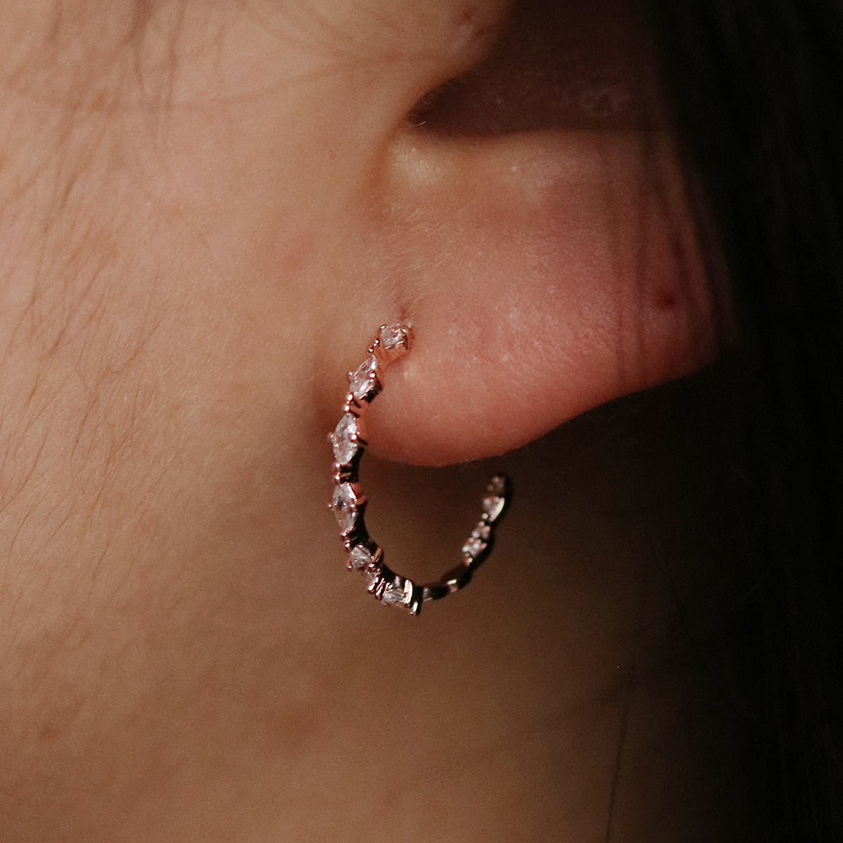 Relay cubic semi-hoop earrings-3