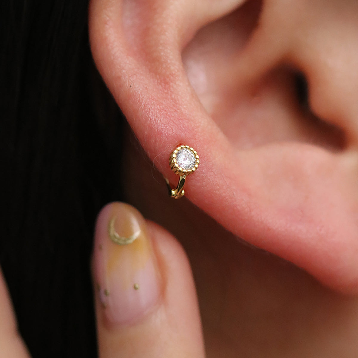 Single cubic huggie earring-3