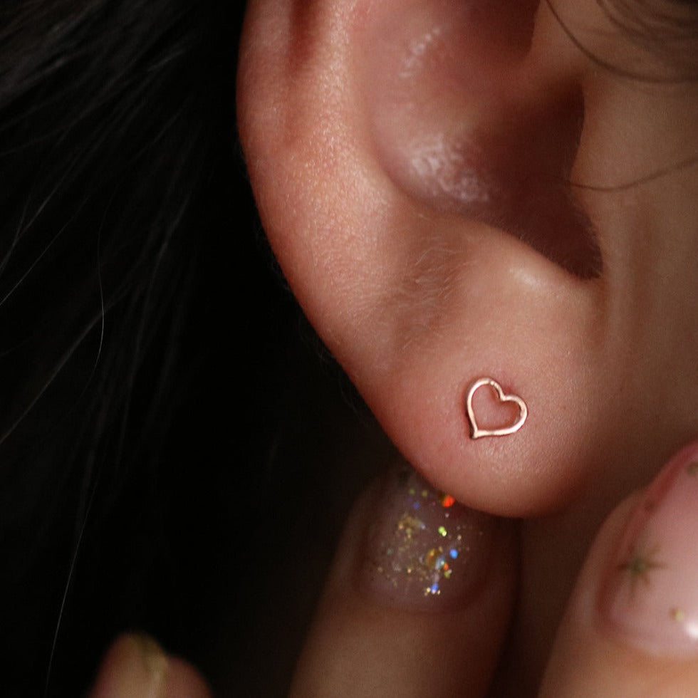 Line heart stud earrings-2