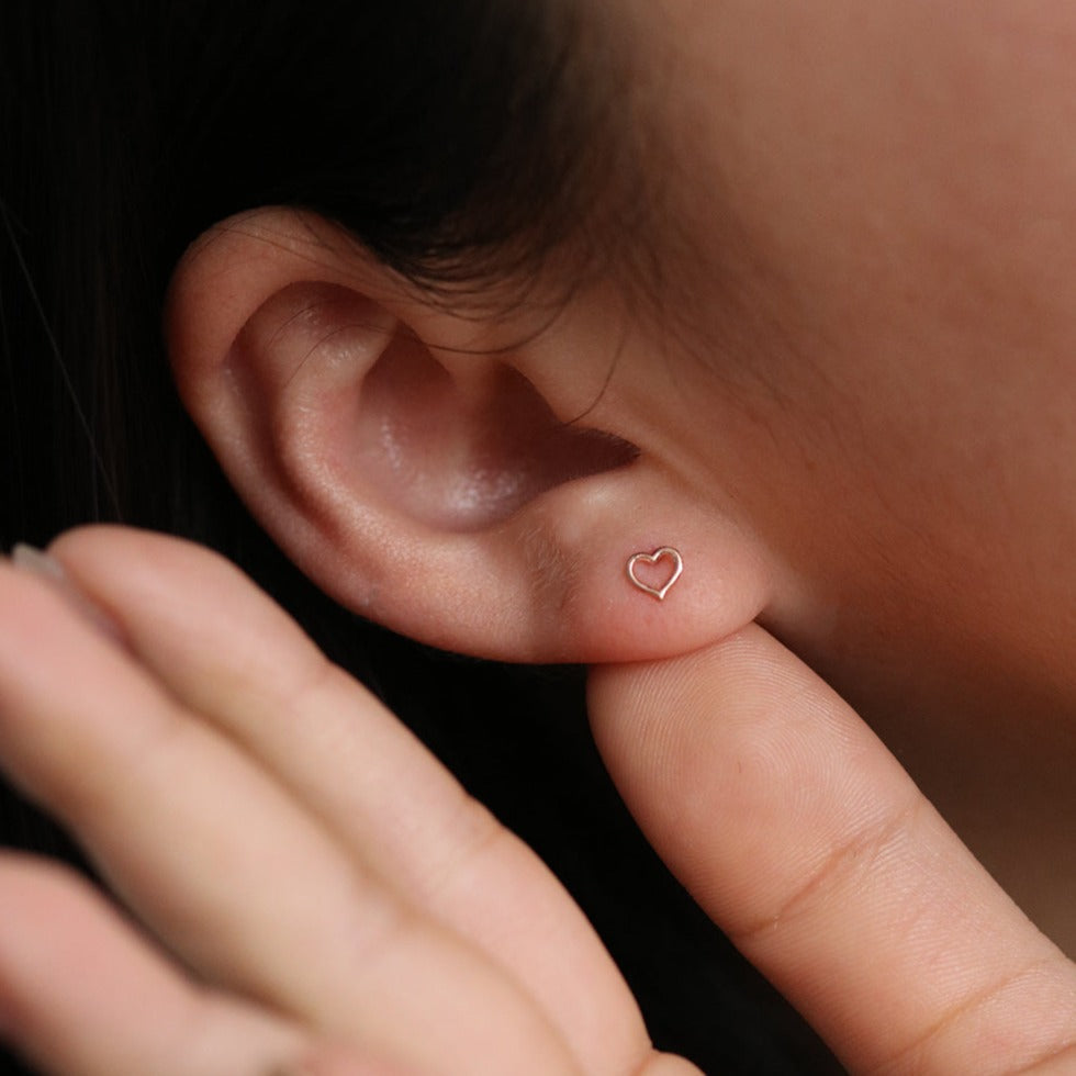 Line heart stud earrings-4