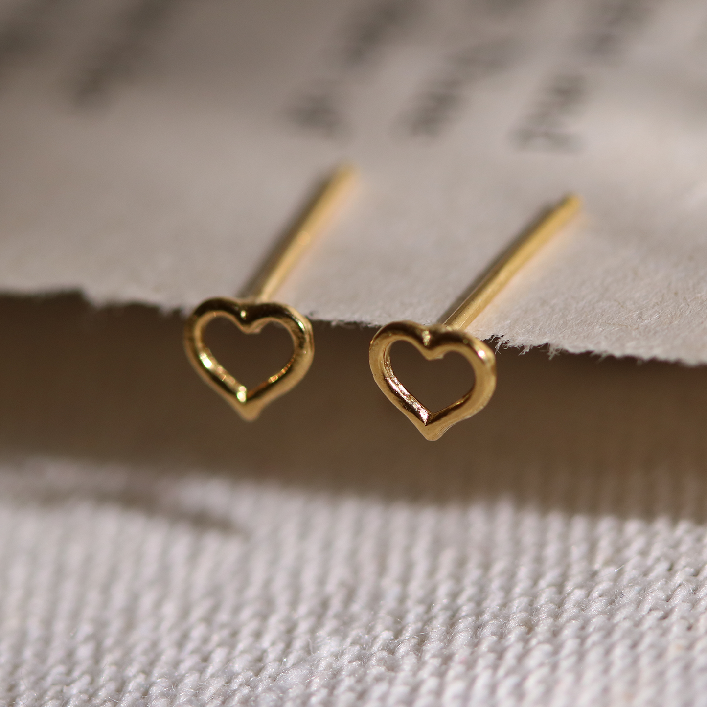 Line heart stud earrings-1