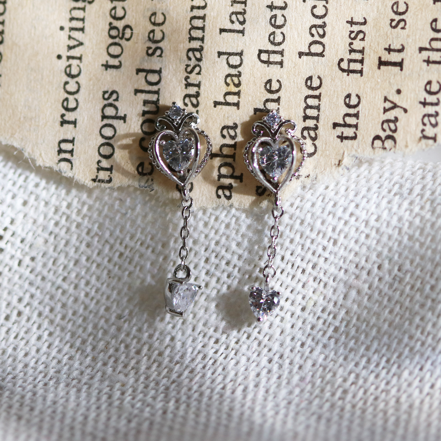 Heart crown dangle earrings-6