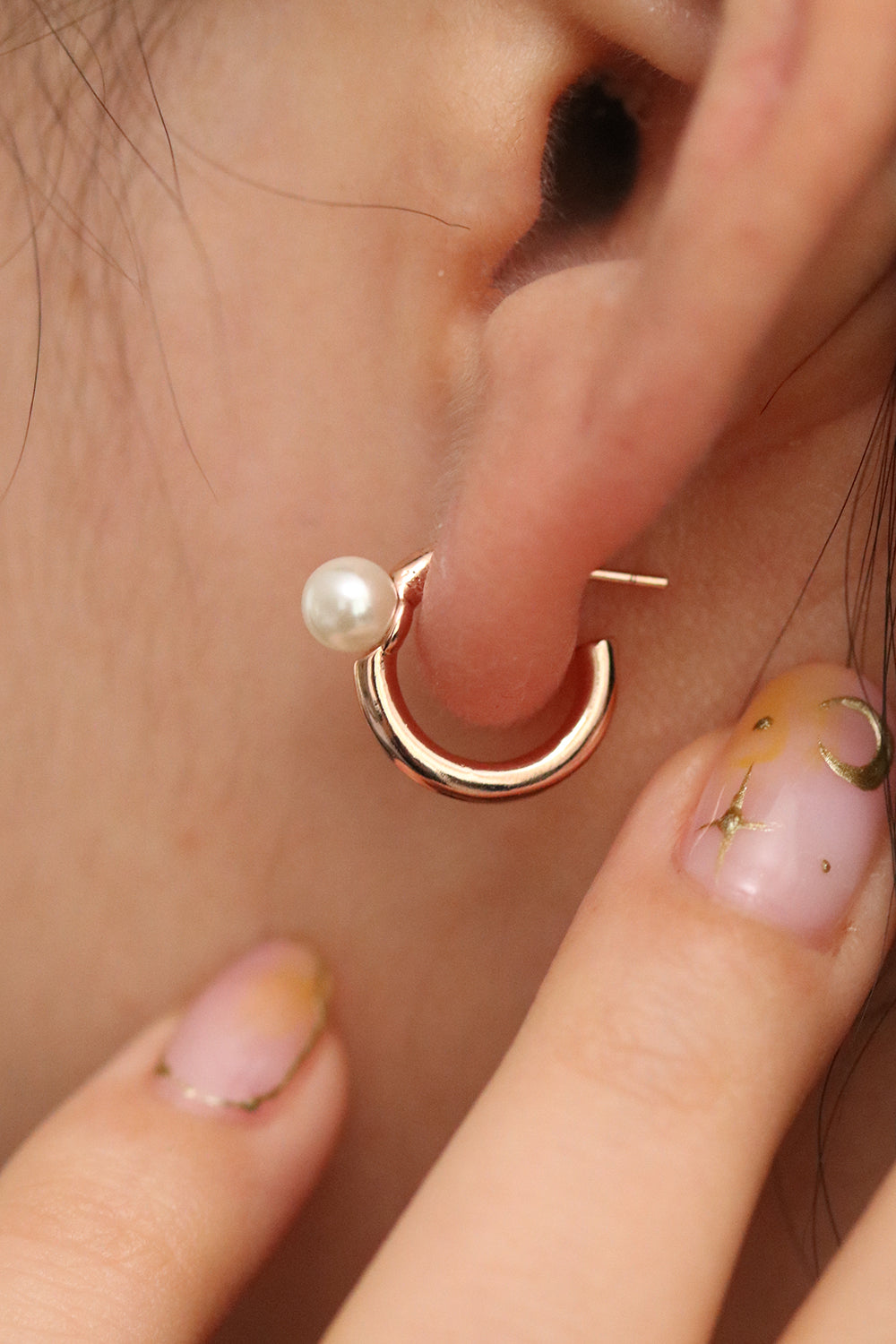 Chunky hoop with pearl earrings-6