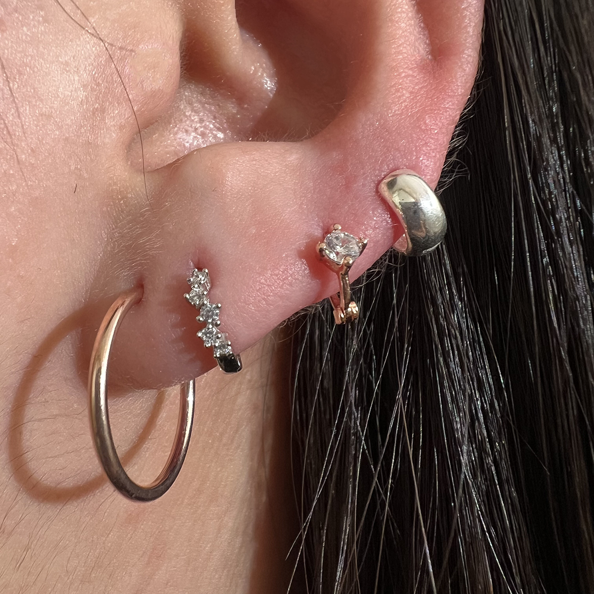 Cubic bunch huggie earring-2