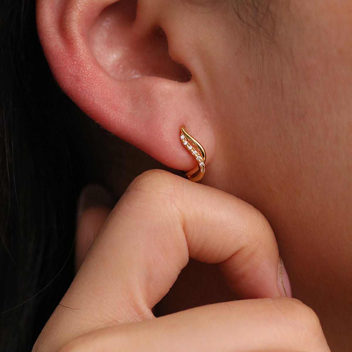 Sleek Curved Huggie Earrings-2
